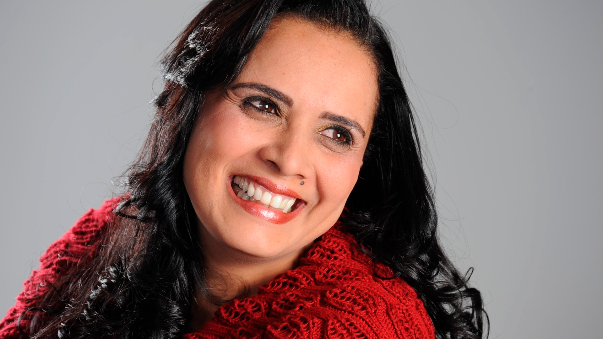 Siga a cantora Dinah Abreu no Youtube 